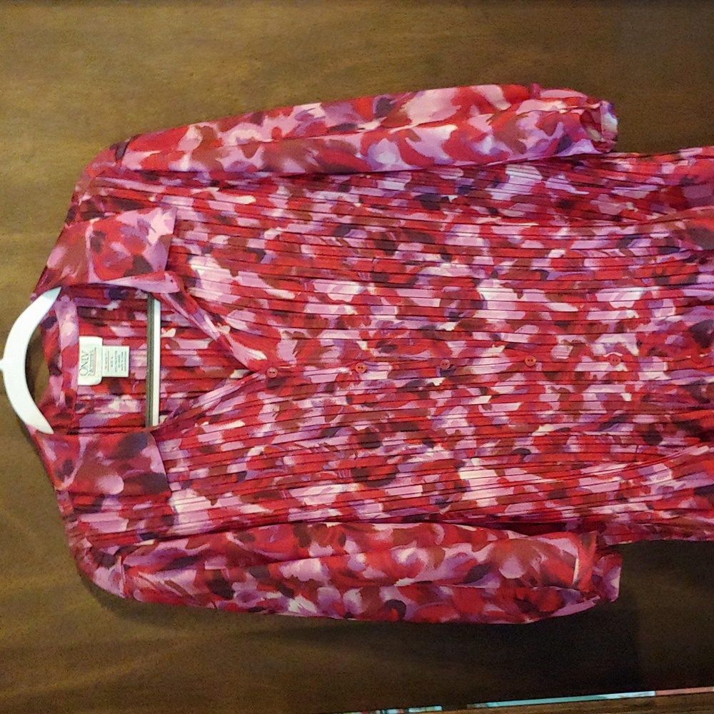 Only Necessities blouse, size L, 100% Polyester.